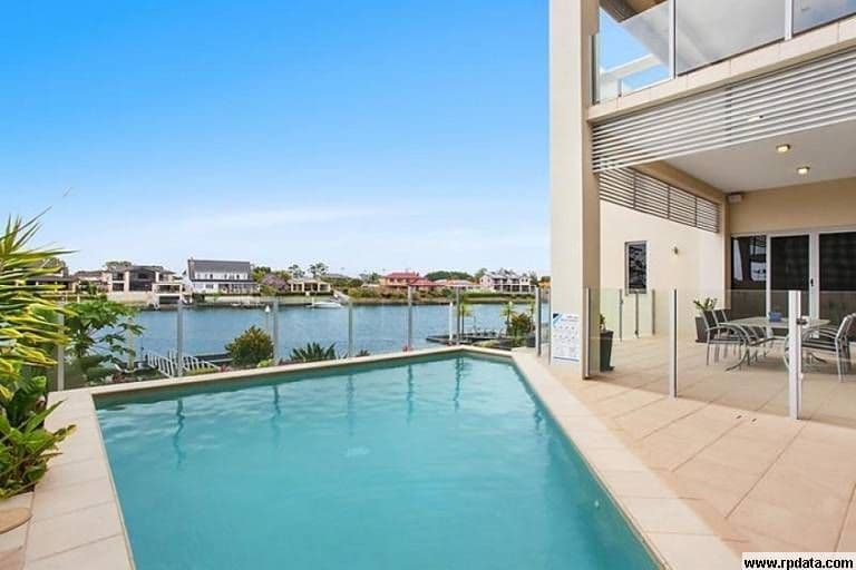 137 Sir Bruce Small Boulevard, BENOWA WATERS QLD 4217, Benowa - Thumbnail 6