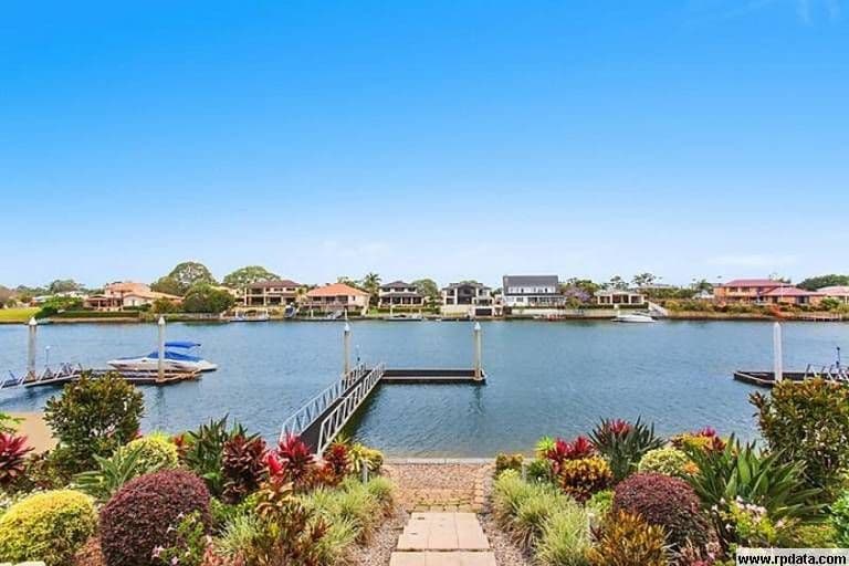 137 Sir Bruce Small Boulevard, BENOWA WATERS QLD 4217, Benowa - Thumbnail 7