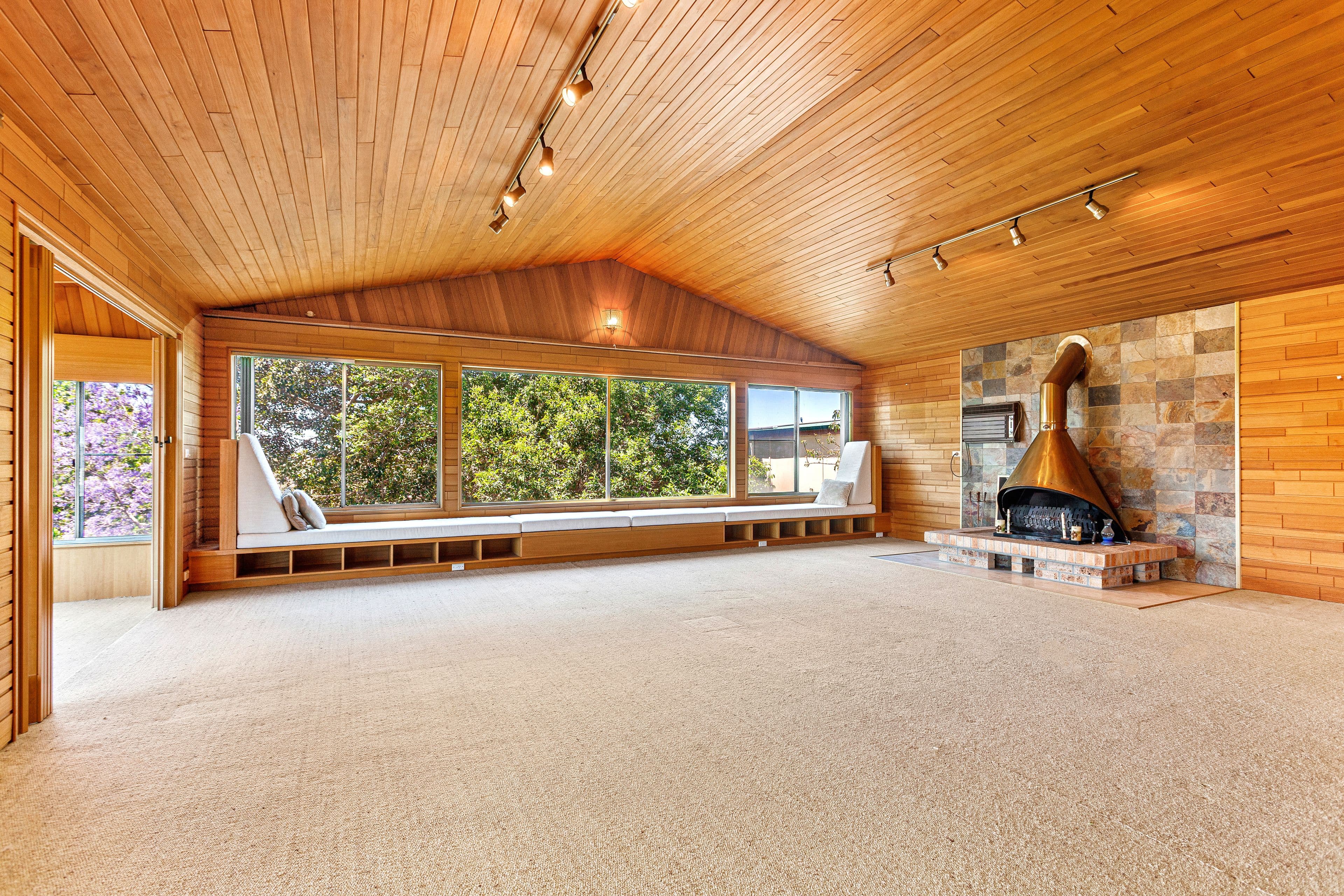 16 Planthurst Road, Carlton - Thumbnail 3