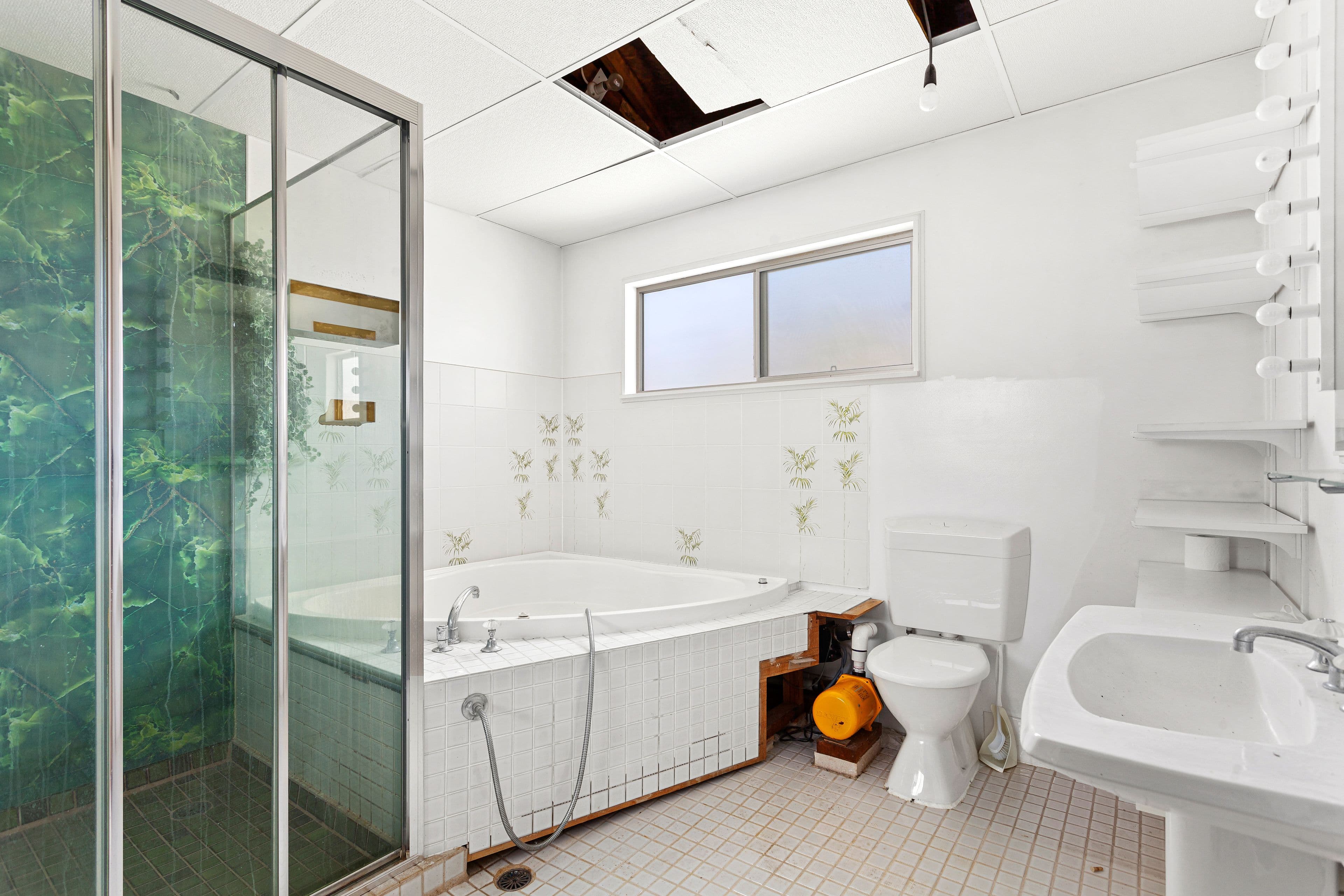 16 Planthurst Road, Carlton - Thumbnail 7