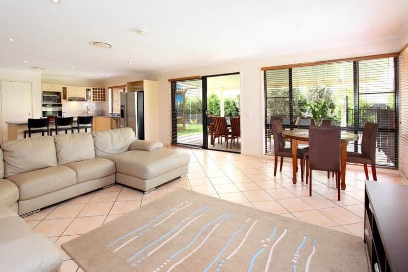 20 Farnworth Street, CHAPEL HILL QLD 4069, Chapel Hill - Thumbnail 3