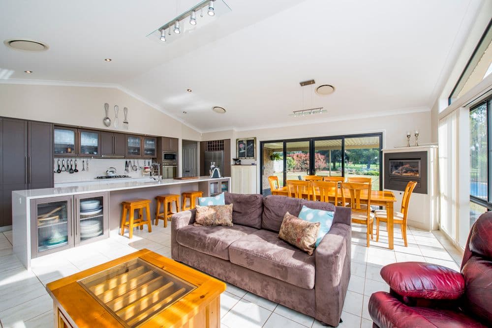 28 Lakeside Circuit, Dubbo - Thumbnail 2