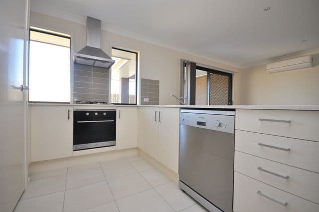 28 Capricorn Circuit, North Lakes QLD 4509, North Lakes - Thumbnail 2