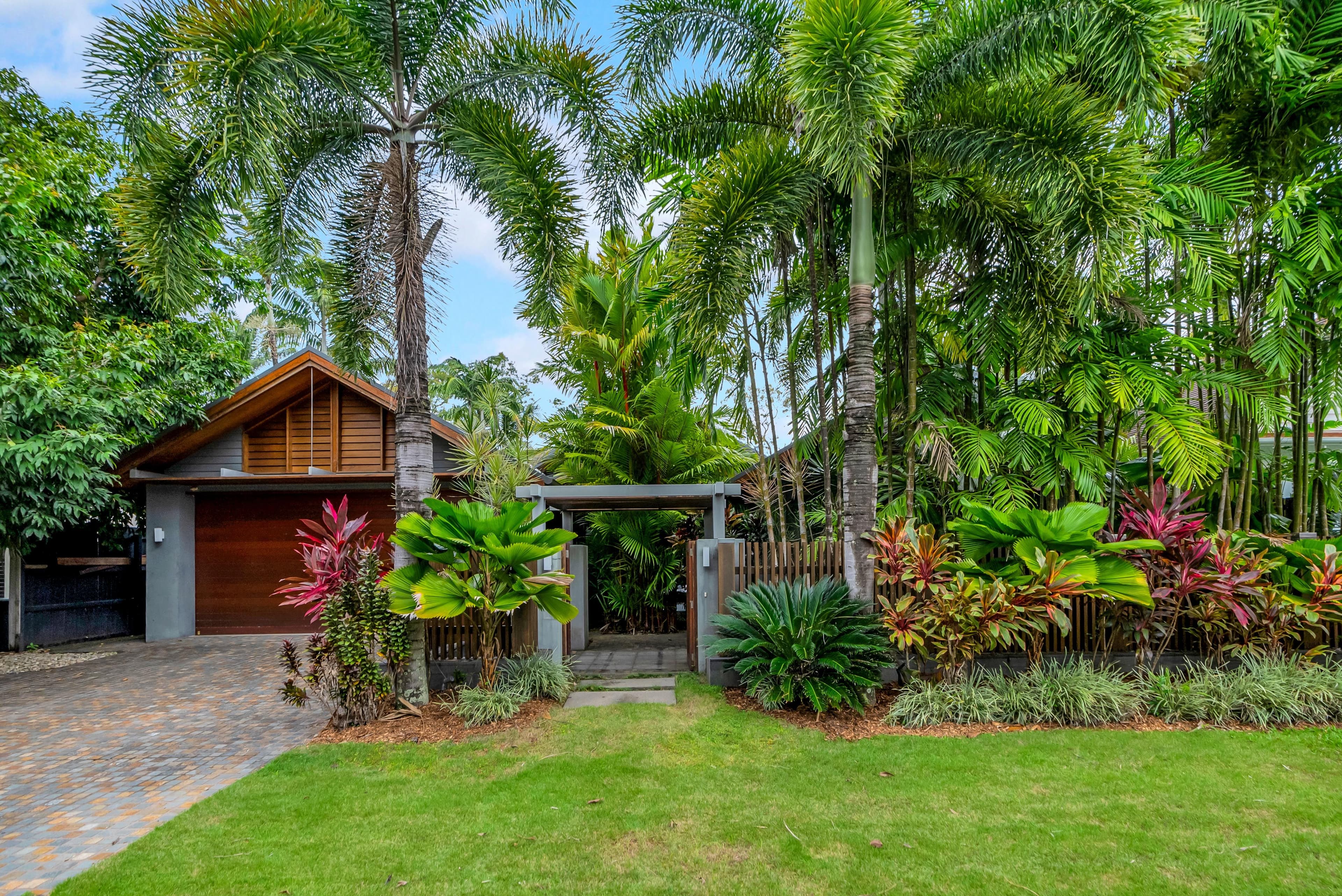 5 Beachfront Mirage Drive, Port Douglas QLD 4877, Port Douglas - Thumbnail 3