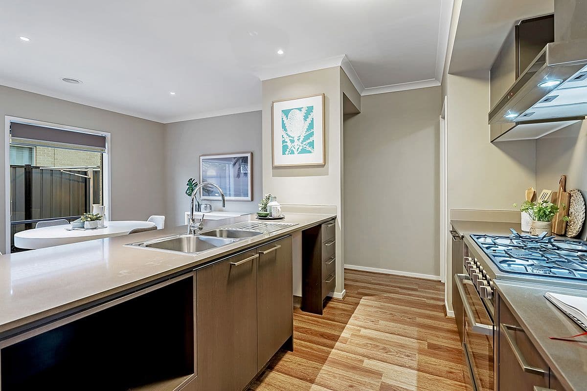 9 Fenland Street, Craigieburn VIC 3064, Craigieburn - Thumbnail 5