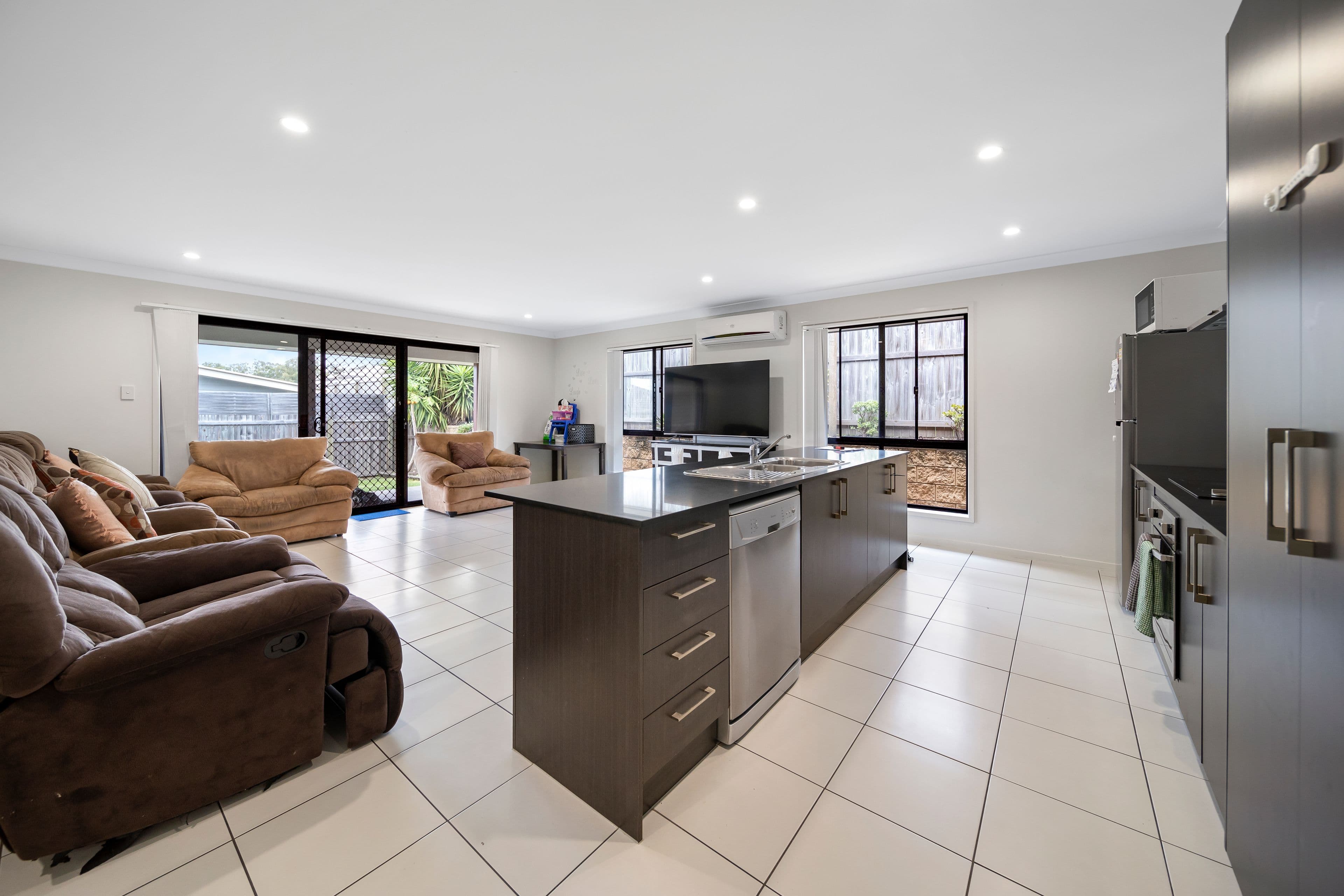 123 Dixon Drive, Pimpama QLD 4209, Pimpama - Thumbnail 4