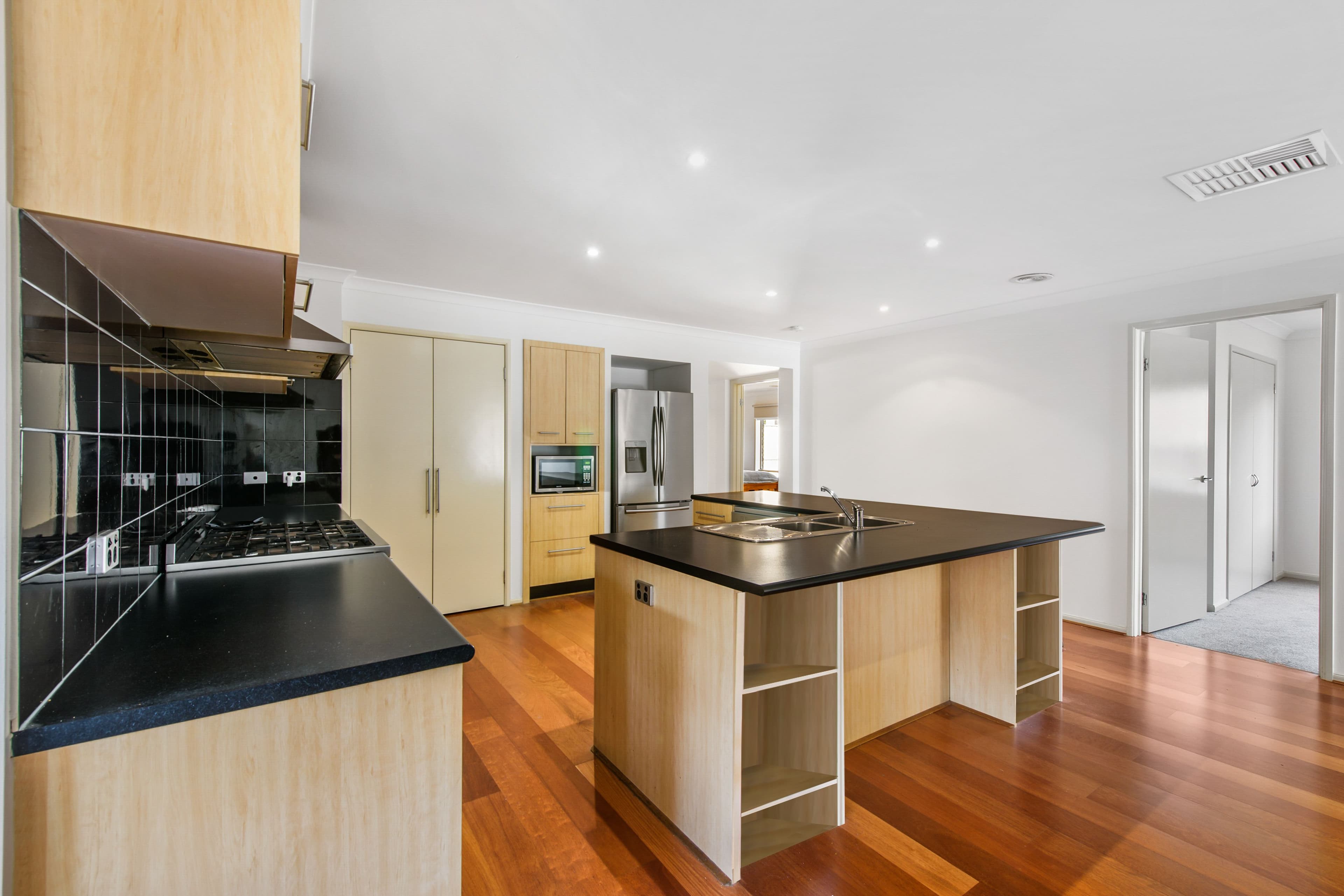 18 Willowood Court, Taylors Hill VIC 3037, Taylors Hill - Thumbnail 4