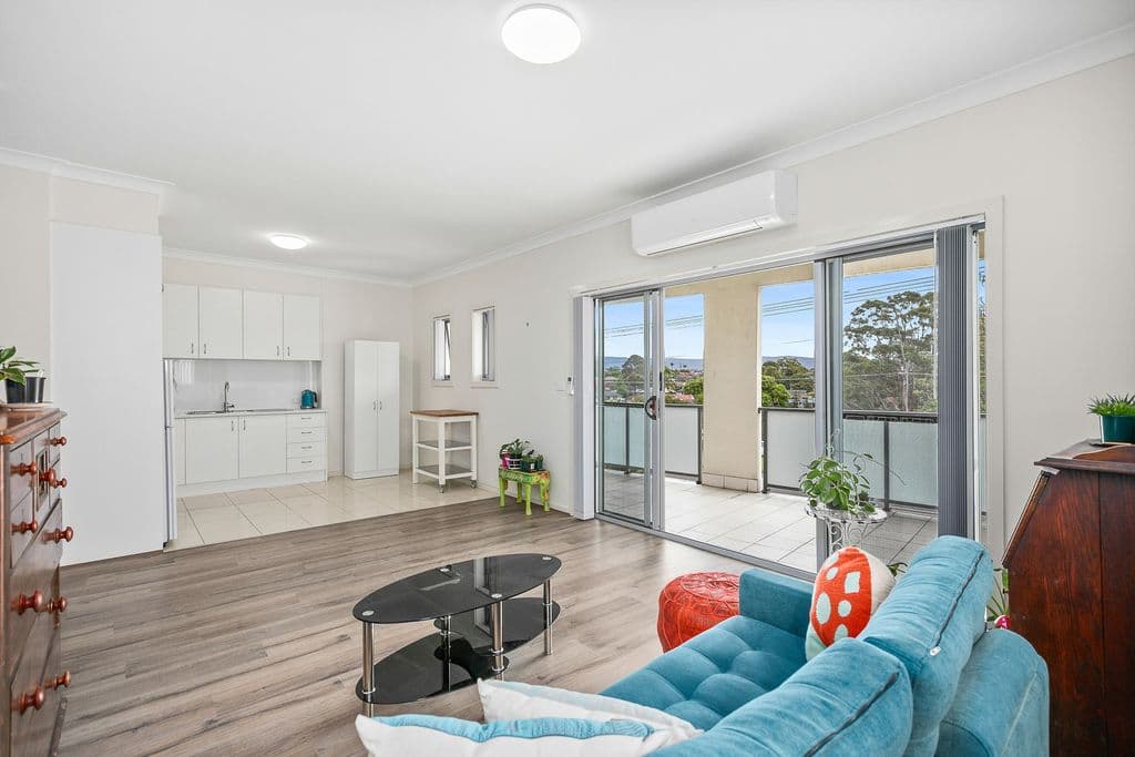 13/125 Lake Entrance Road, Barrack Heights - Image 1