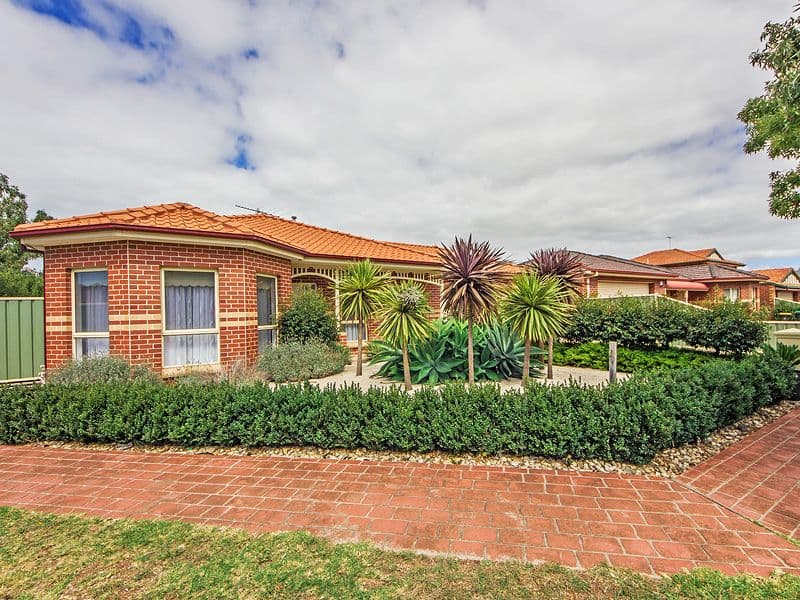 1 Kemerton Close, Point Cook VIC 3030, Point Cook - Thumbnail 3