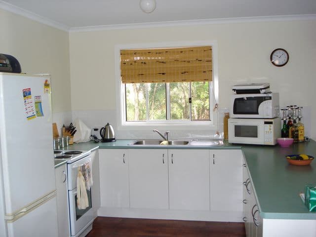 90 Treasure Island Avenue, KARRAGARRA ISLAND QLD 4184, Karragarra Island - Thumbnail 3