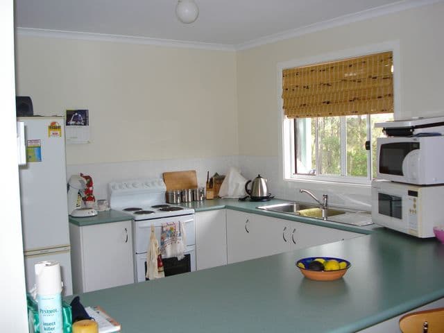 90 Treasure Island Avenue, KARRAGARRA ISLAND QLD 4184, Karragarra Island - Thumbnail 4