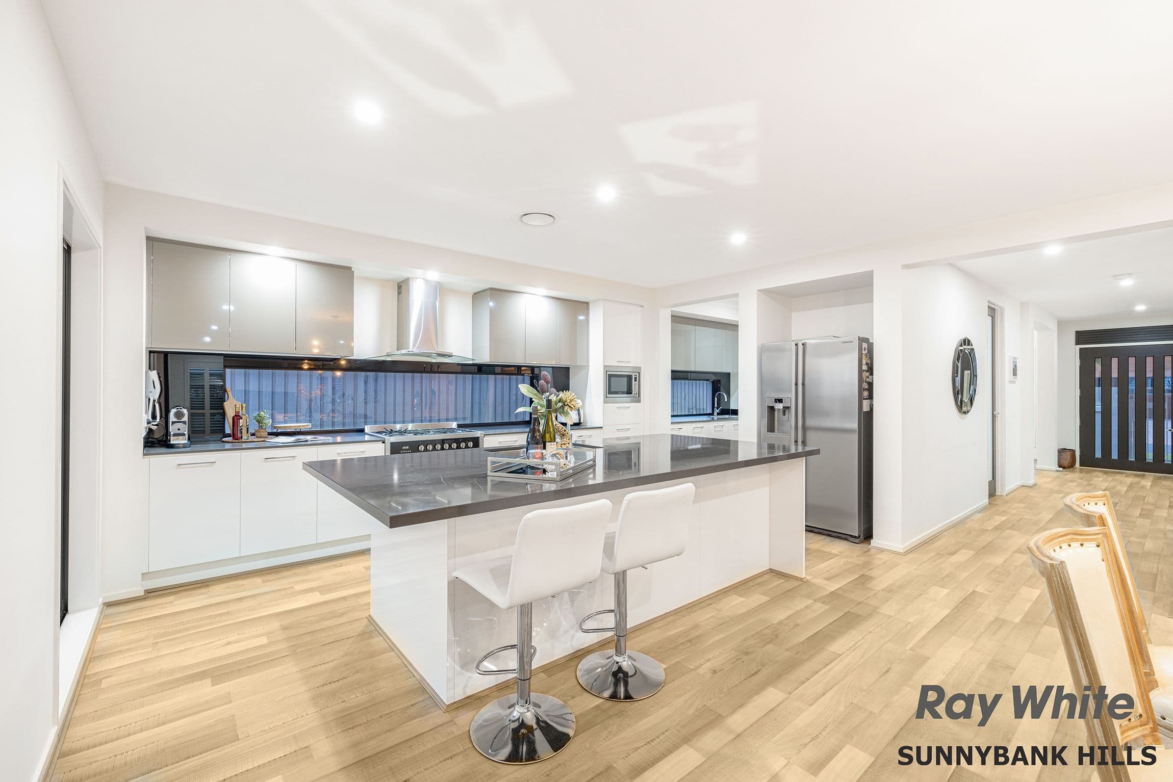 6 Southview Crescent, Carindale QLD 4152, Carindale - Thumbnail 3