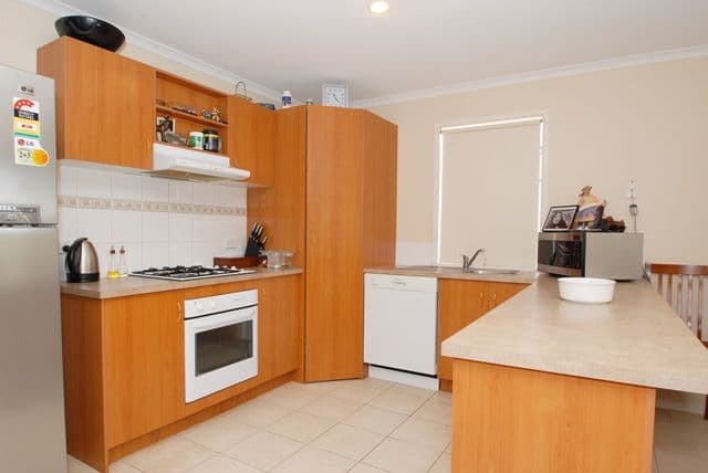 25 Mundi Crescent, WYNDHAM VALE VIC 3024, Wyndham Vale - Thumbnail 2