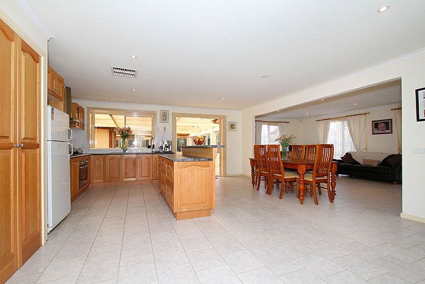8 Hope Court, MILL PARK VIC 3082, Mill Park - Thumbnail 4