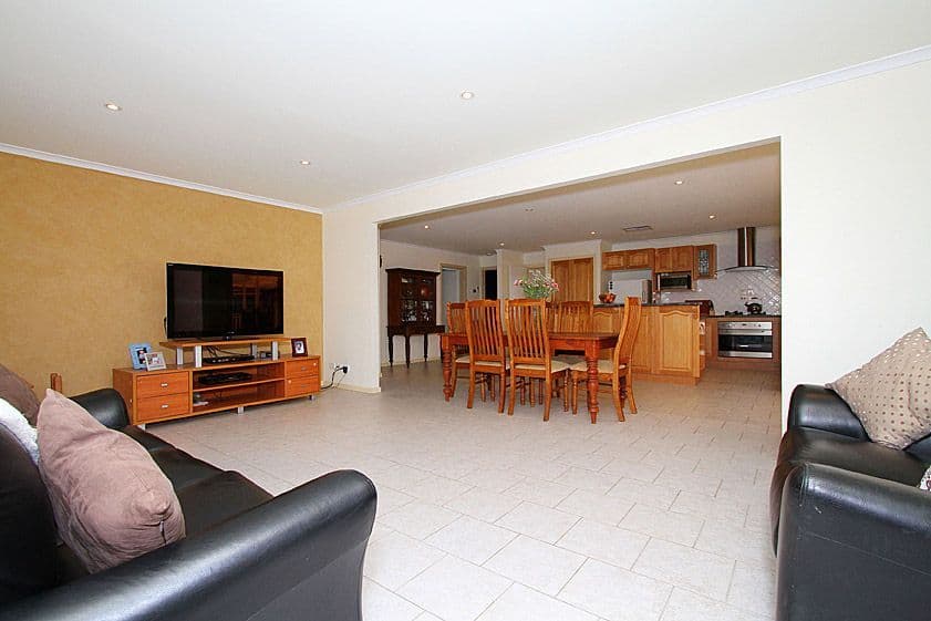8 Hope Court, MILL PARK VIC 3082, Mill Park - Thumbnail 5