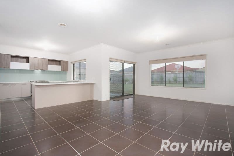117 Livingstone Boulevard, Pakenham VIC 3810, Pakenham - Thumbnail 3