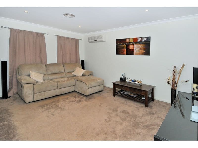 12 Peartree Court, ROXBURGH PARK VIC 3064, Roxburgh Park - Thumbnail 3