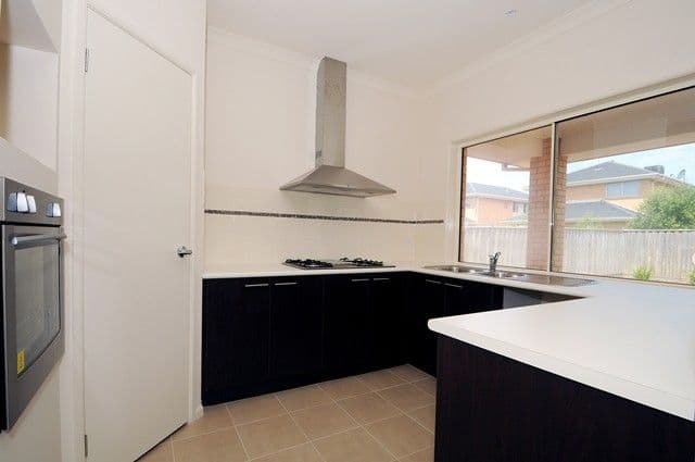 33 Half Moon Terrace, POINT COOK VIC 3030, Point Cook - Thumbnail 2