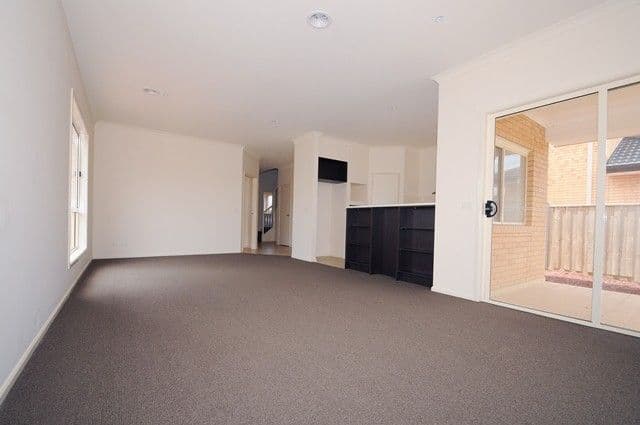 33 Half Moon Terrace, POINT COOK VIC 3030, Point Cook - Thumbnail 3