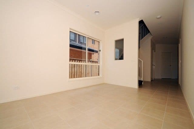 33 Half Moon Terrace, POINT COOK VIC 3030, Point Cook - Thumbnail 4