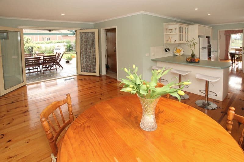 6 Wendy Court, WHEELERS HILL VIC 3150, Wheelers Hill - Thumbnail 3