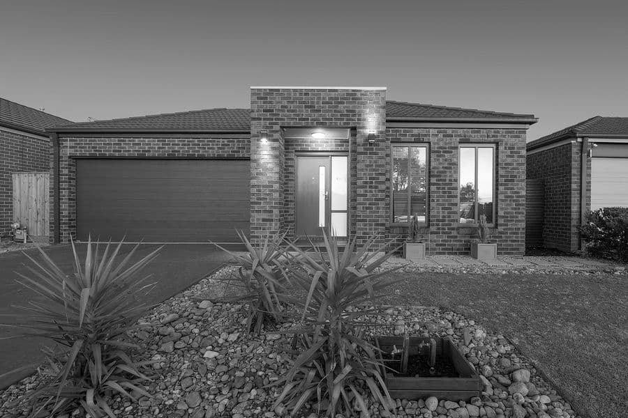 16 Black Gum Crescent, Cranbourne West - Image 1