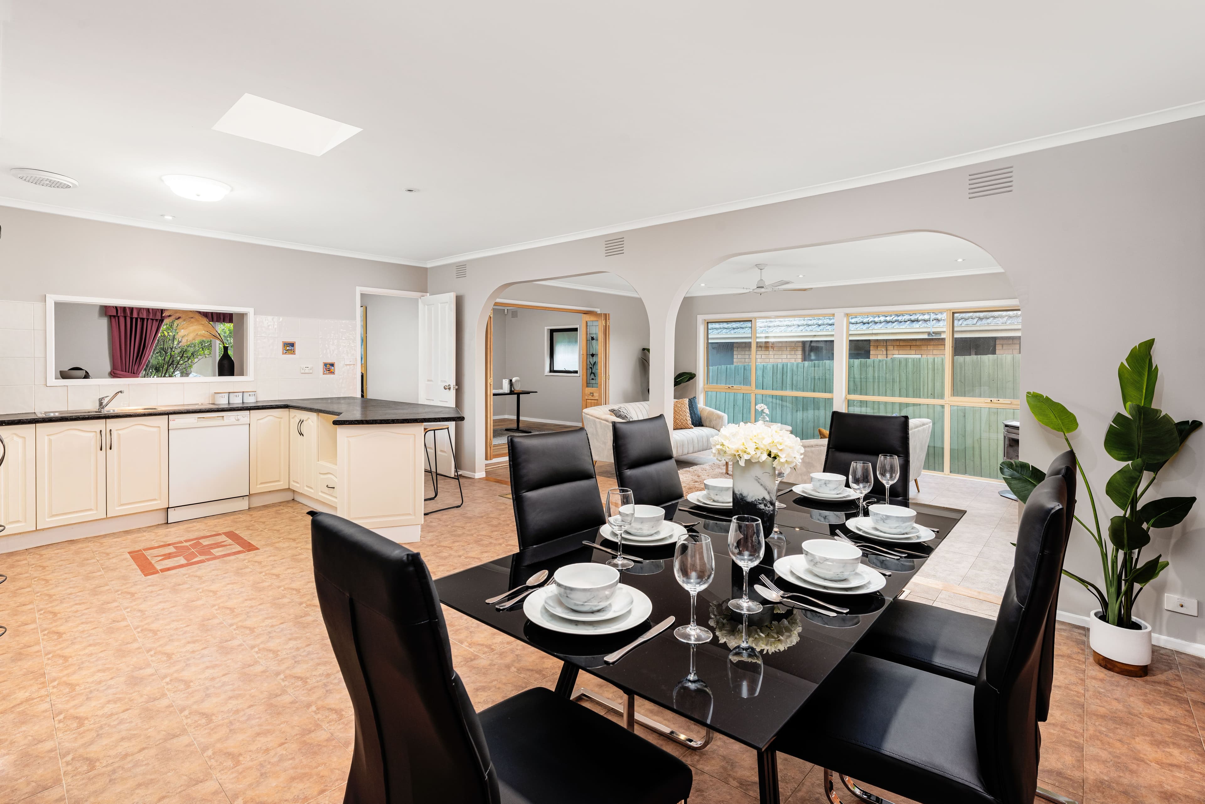 8 Bandalong Court, Bundoora VIC 3083, Bundoora - Thumbnail 3