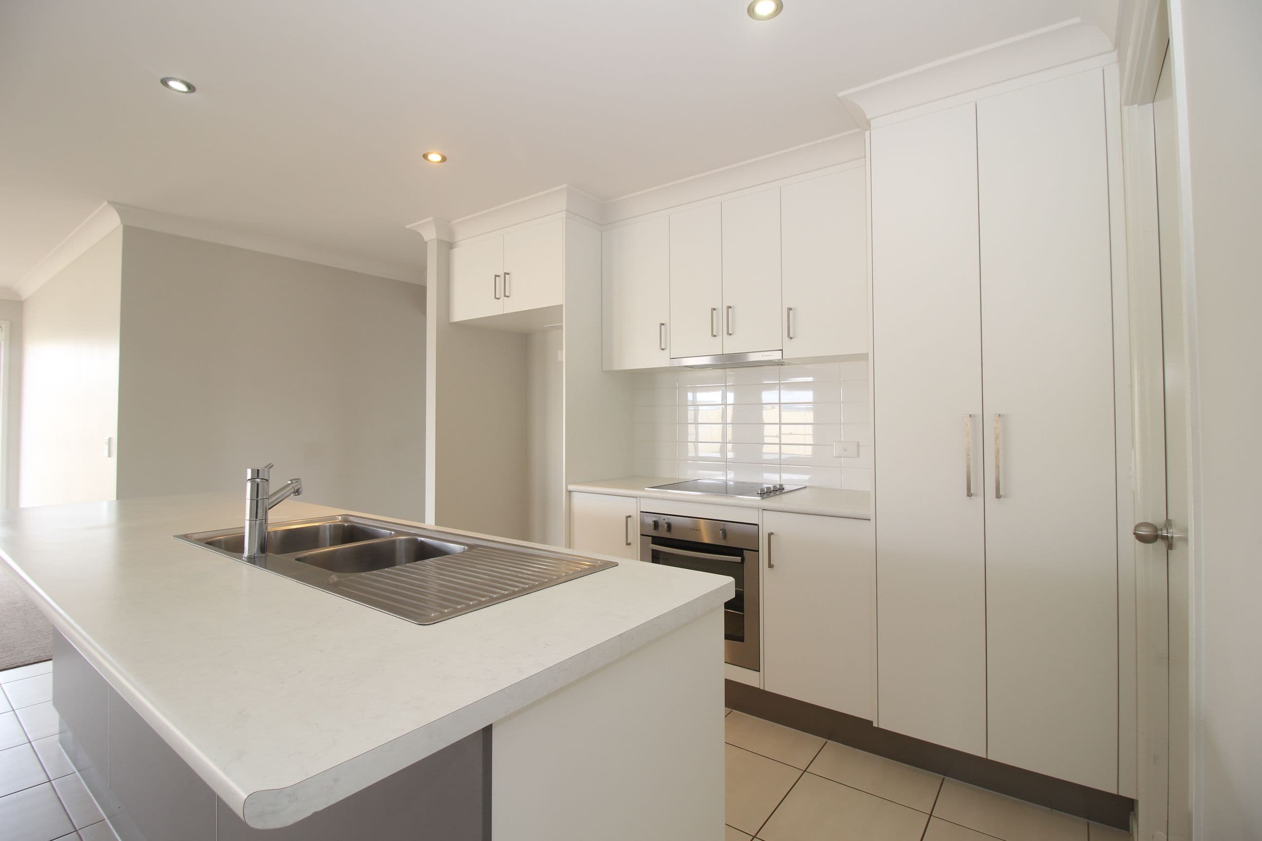 23 Lauren Drive, Emerald QLD 4720, Emerald - Thumbnail 3