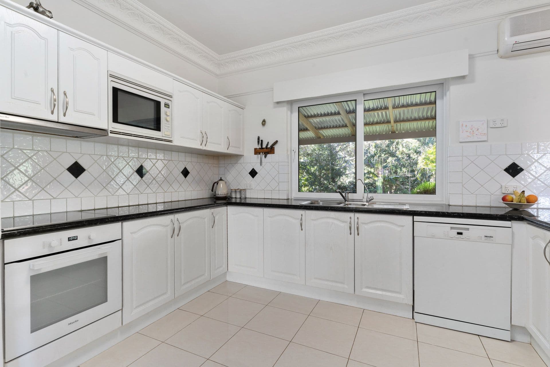 16 Sadler Drive, Gooseberry Hill WA 6076, Gooseberry Hill - Thumbnail 3