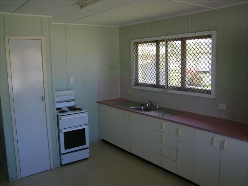 4 Moura Crescent, BARNEY POINT QLD 4680, Barney Point - Thumbnail 2