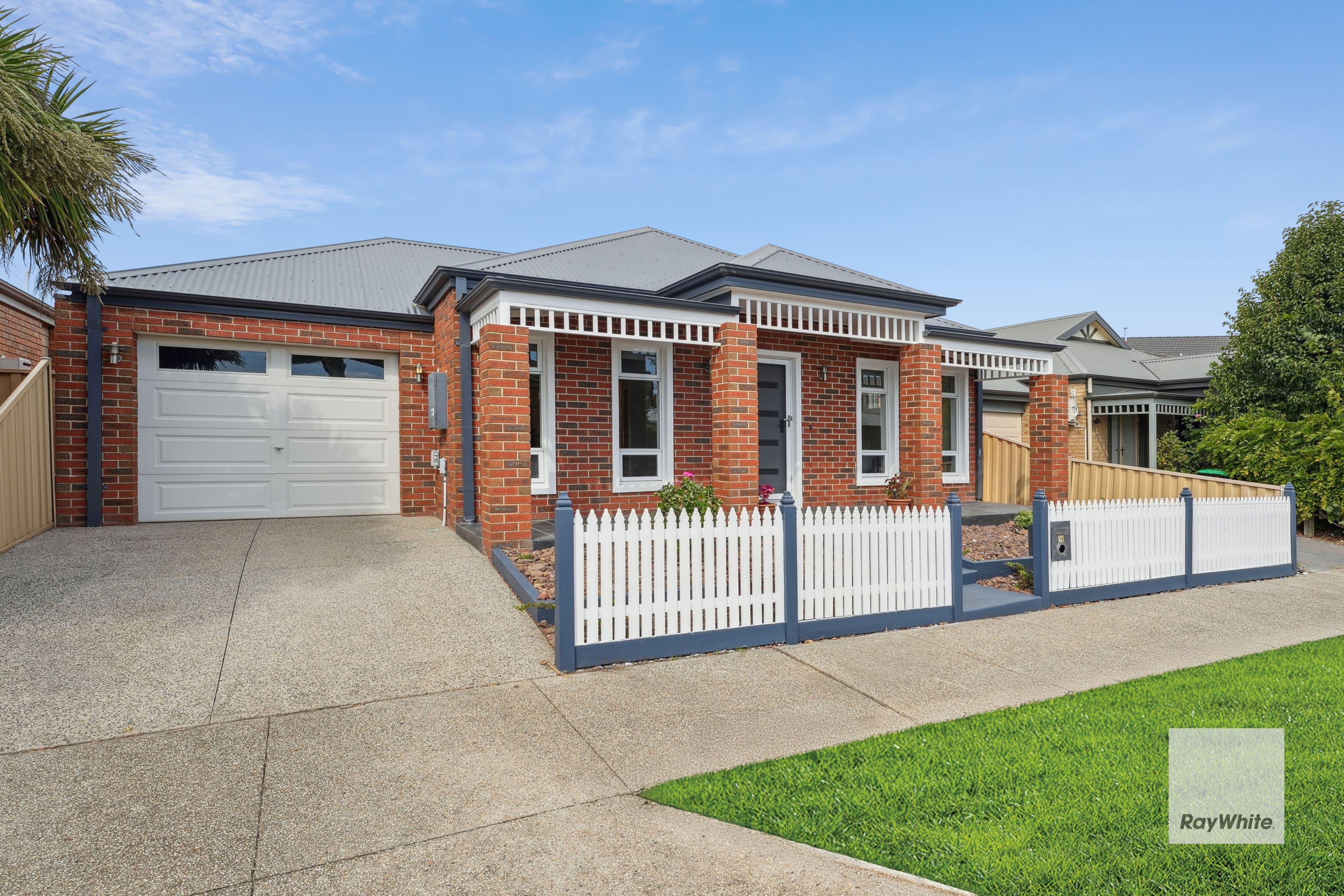16 Clementson Drive, Caroline Springs VIC 3023, Caroline Springs - Thumbnail 3