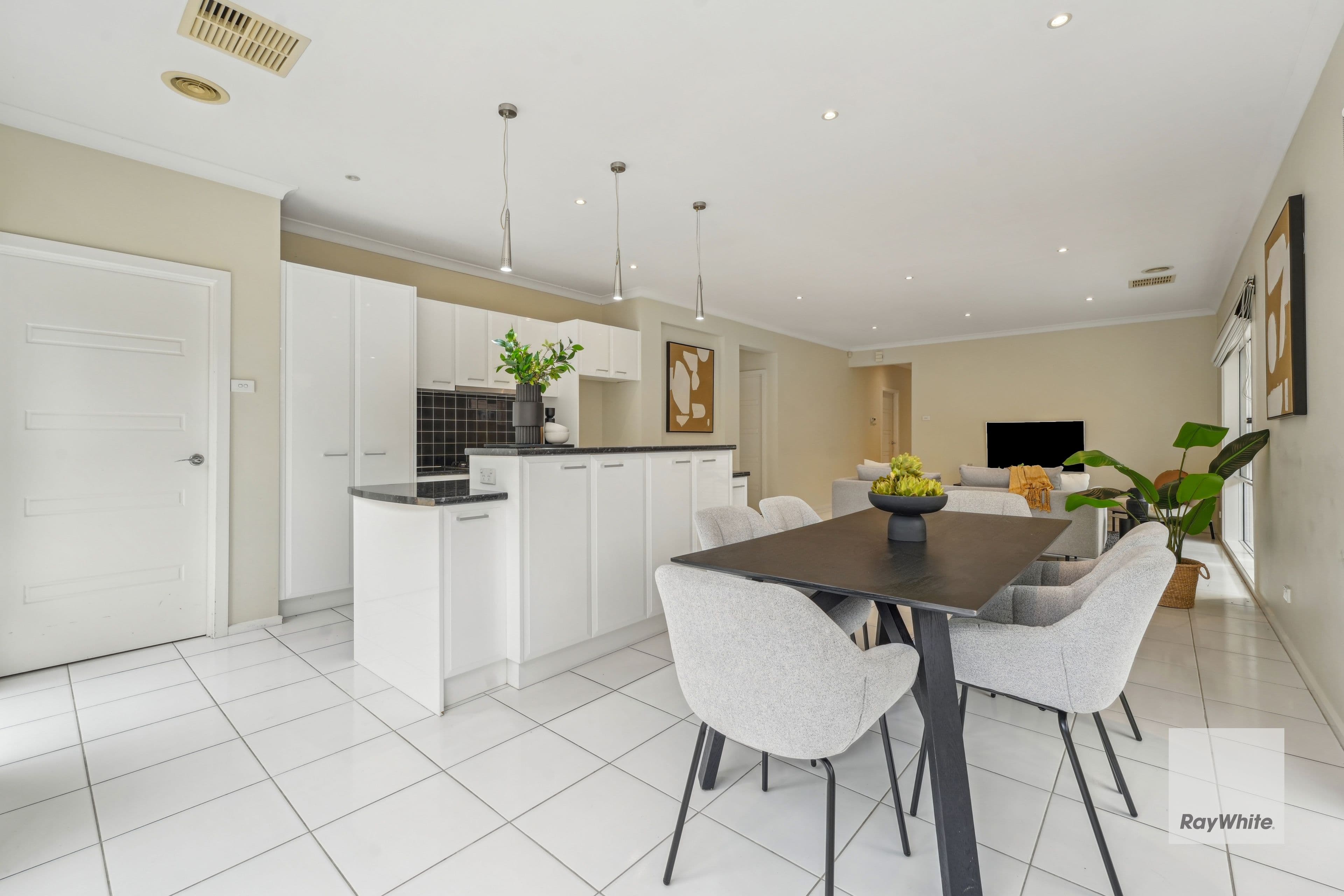 16 Clementson Drive, Caroline Springs VIC 3023, Caroline Springs - Thumbnail 6