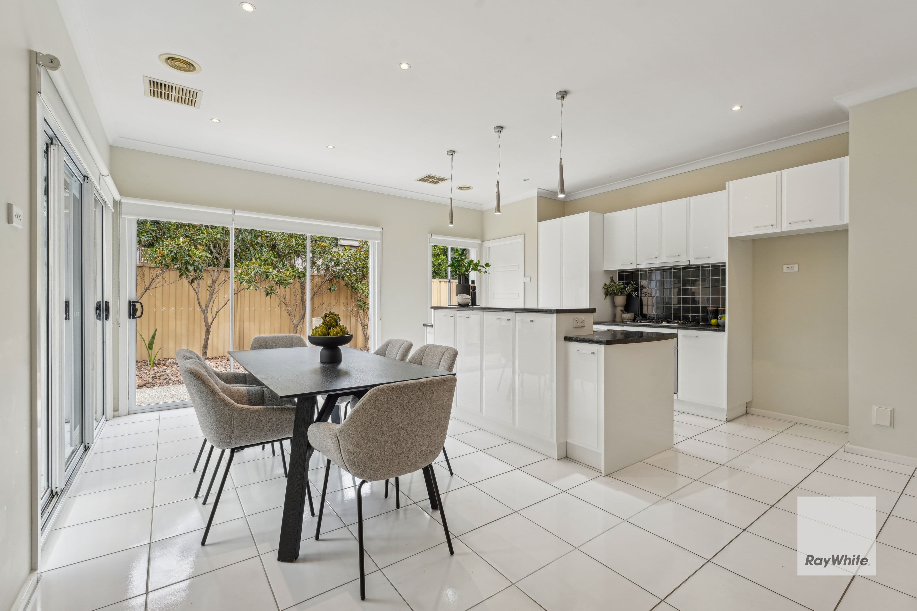 16 Clementson Drive, Caroline Springs VIC 3023, Caroline Springs - Thumbnail 8