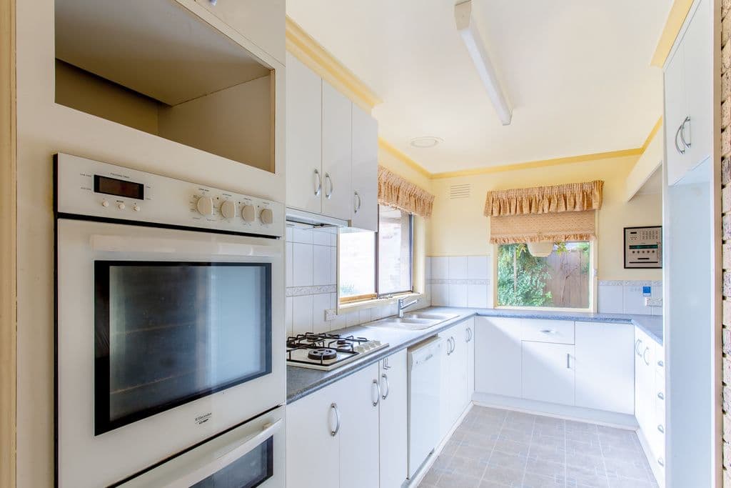 16 Bernard Drive, Melton South VIC 3338, Melton South - Thumbnail 2