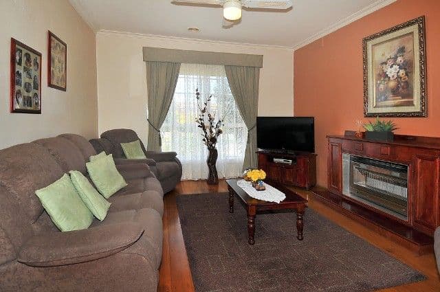 39 Taylor Avenue, RESERVOIR VIC 3073, Reservoir - Thumbnail 2