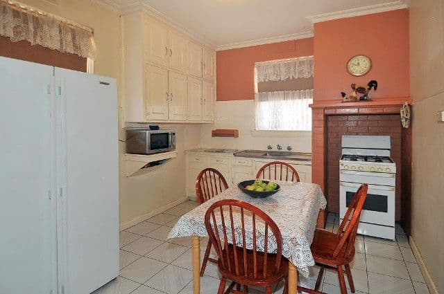 39 Taylor Avenue, RESERVOIR VIC 3073, Reservoir - Thumbnail 4