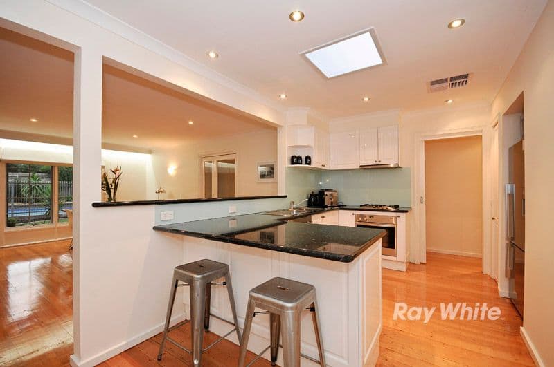 2 Cottswold Close, WANTIRNA SOUTH VIC 3152, Wantirna South - Image 1