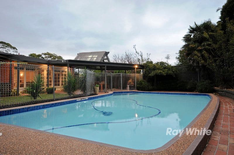 2 Cottswold Close, WANTIRNA SOUTH VIC 3152, Wantirna South - Thumbnail 4