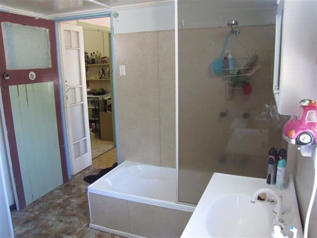 9 Arthur Street, ROMA QLD 4455, Roma - Thumbnail 2