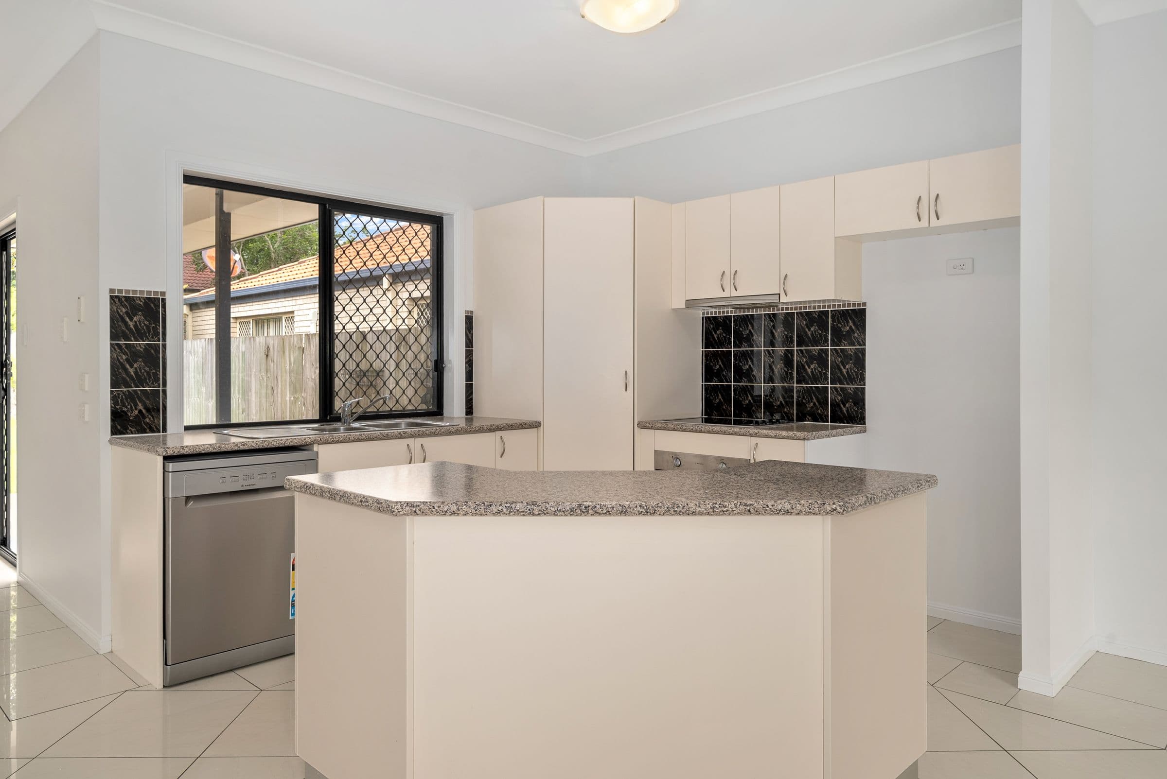 11 Wyperfield Court, North Lakes QLD 4509, North Lakes - Thumbnail 3