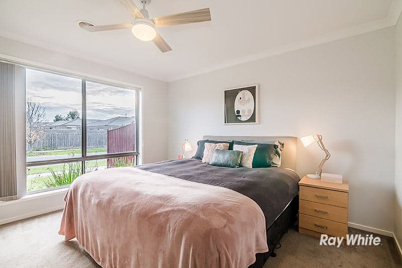 4 Starlight Rise, Cranbourne East VIC 3977, Cranbourne East - Thumbnail 2