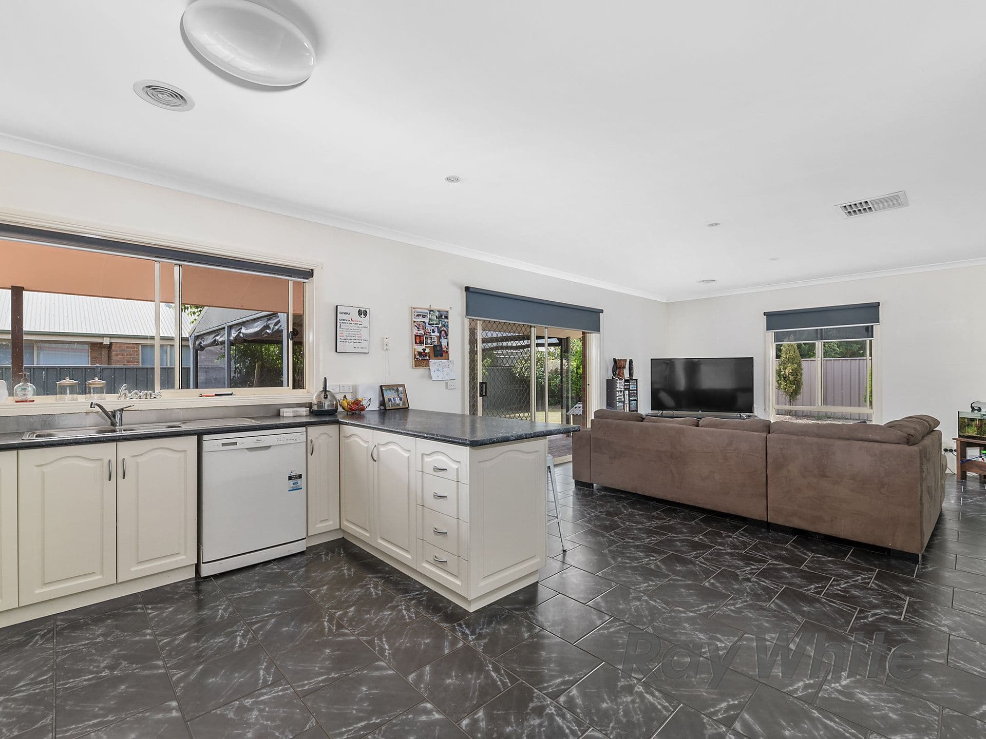 142 Cowan Street, Benalla VIC 3672, Benalla - Thumbnail 4