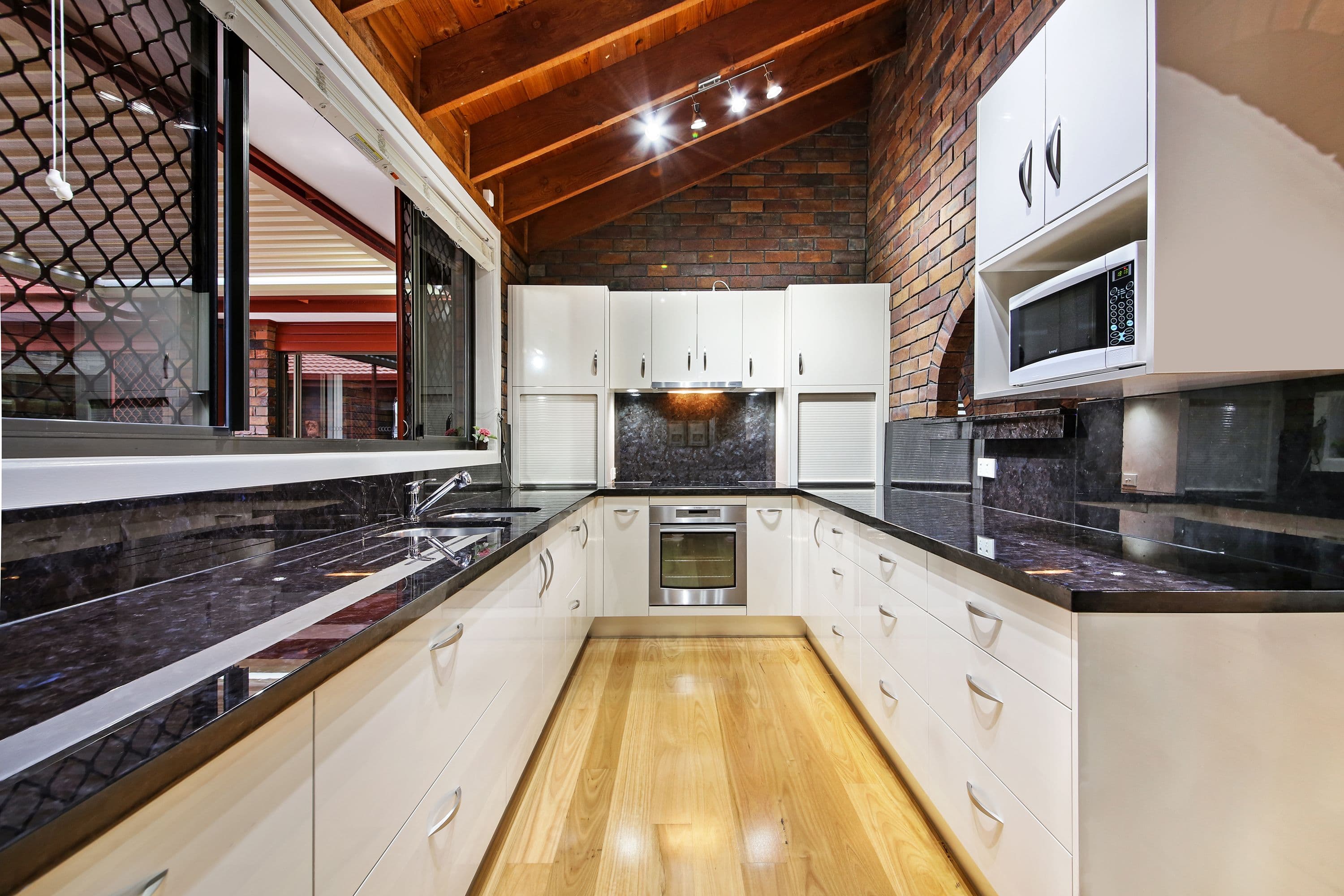 6 Mina Place, Southport QLD 4215, Southport - Thumbnail 5