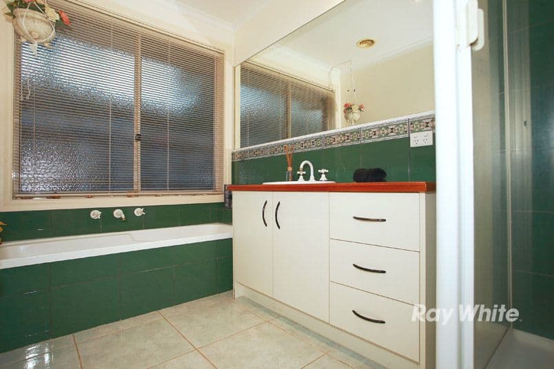 100 Lawless Drive, CRANBOURNE NORTH VIC 3977, Cranbourne North - Thumbnail 8