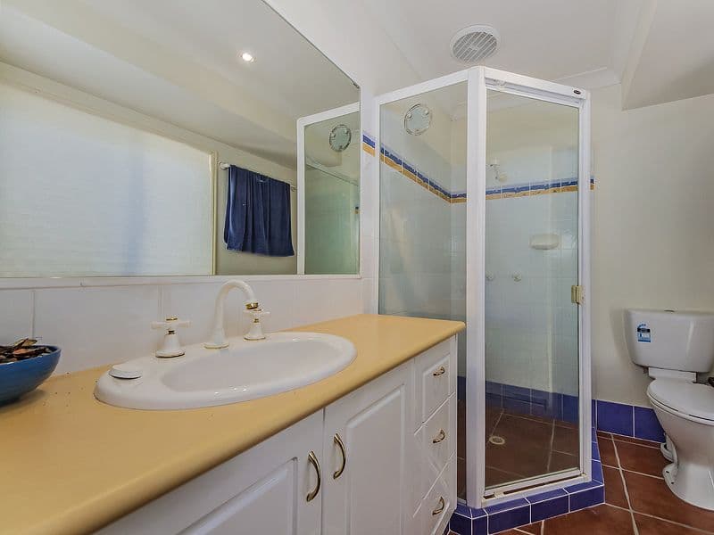 12 Gardendale Crescent, BURLEIGH WATERS QLD 4220, Burleigh Waters - Thumbnail 8
