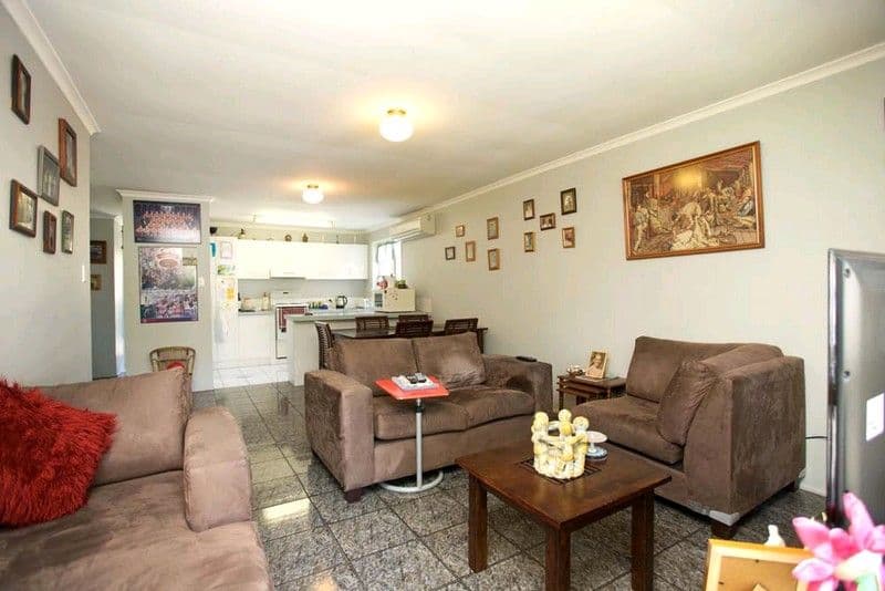 10 Rowe Close, WISHART QLD 4122, Wishart - Thumbnail 2