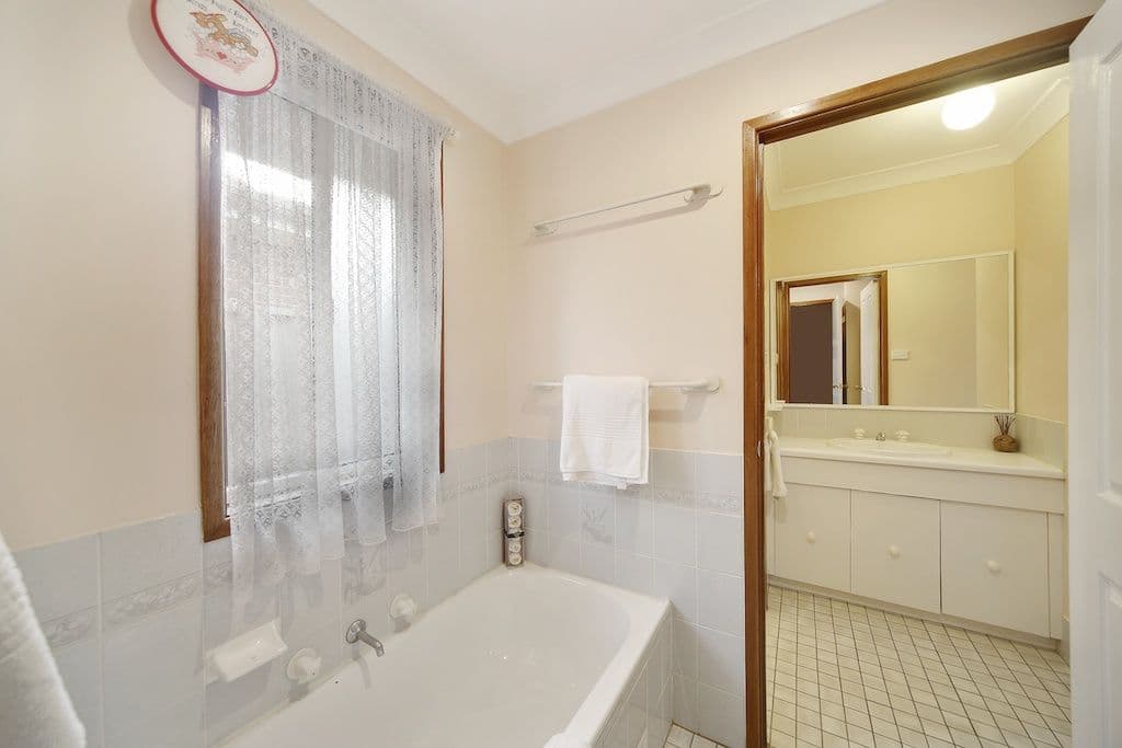 15 Swan Circuit, GREEN VALLEY NSW 2168, Green Valley - Thumbnail 5