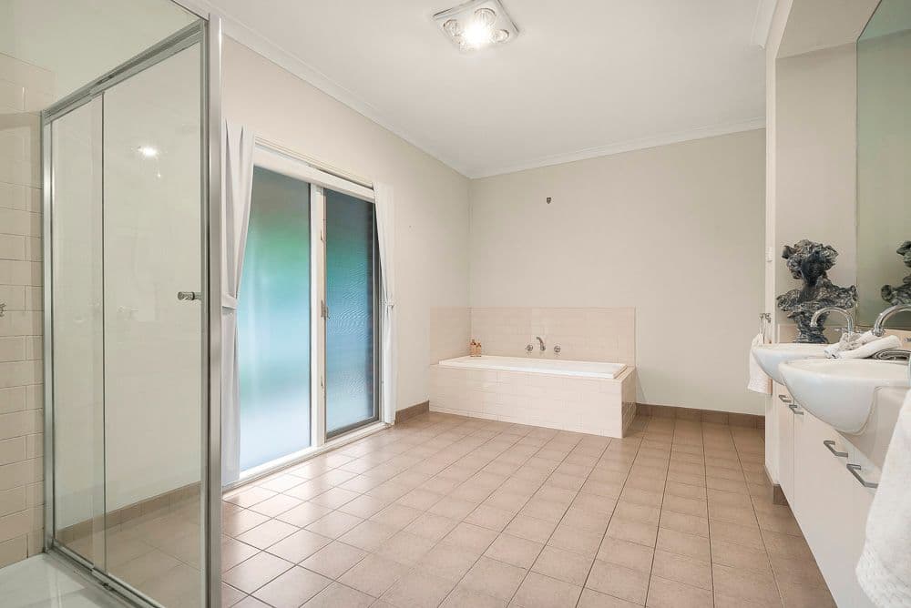 18 Pinehill Way, Doreen VIC 3754, Doreen - Thumbnail 8