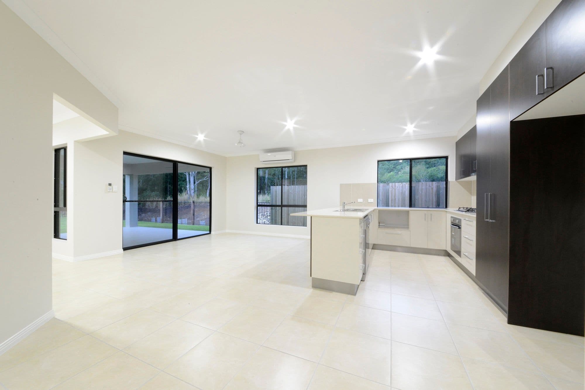 27 Twin Creek Court, CANNONVALE QLD 4802, Cannonvale - Image 1