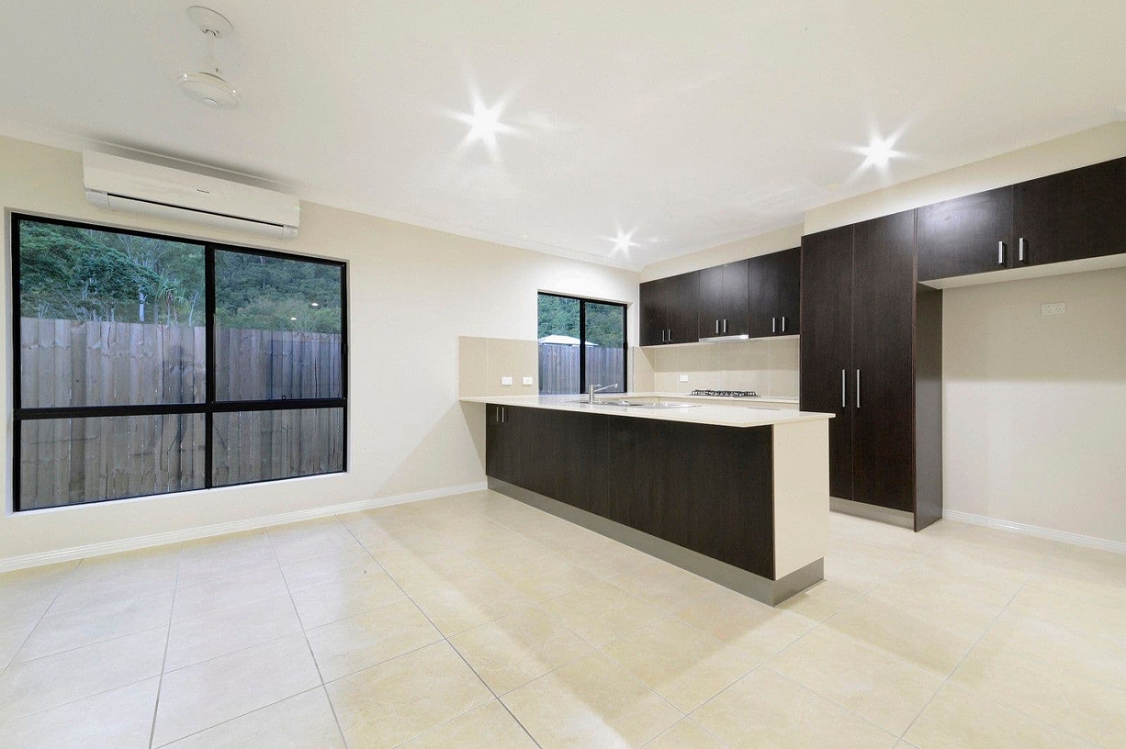 27 Twin Creek Court, CANNONVALE QLD 4802, Cannonvale - Thumbnail 4